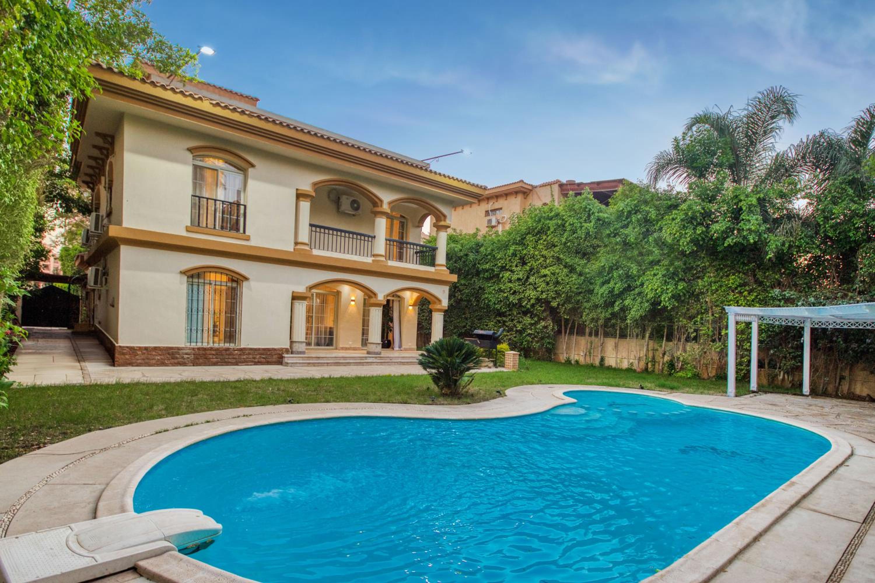Host Prime - Paradise Villa with Pool at Rehab City