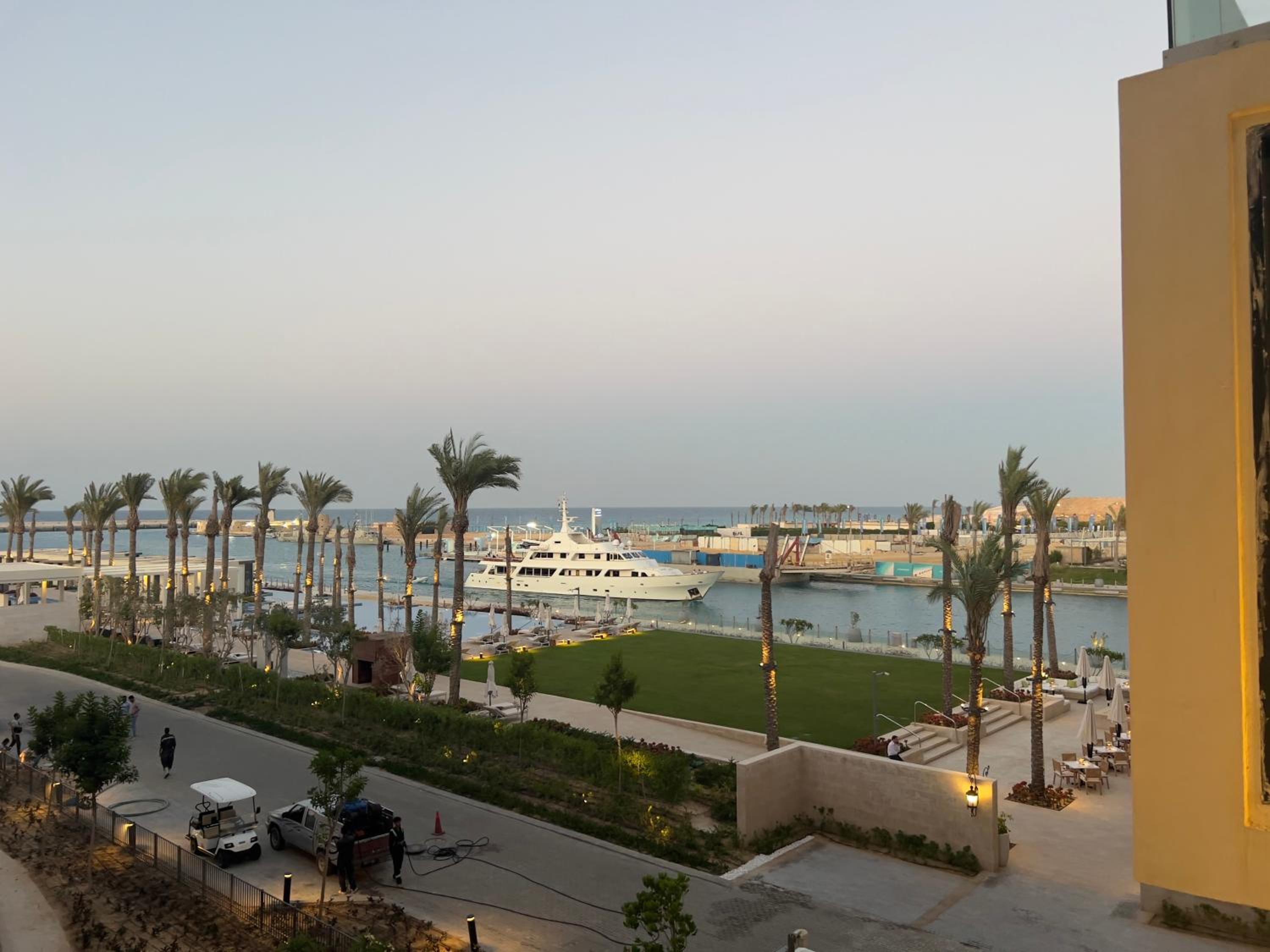 Marassi, Luxury Suite in Address Beach resort! service apartment