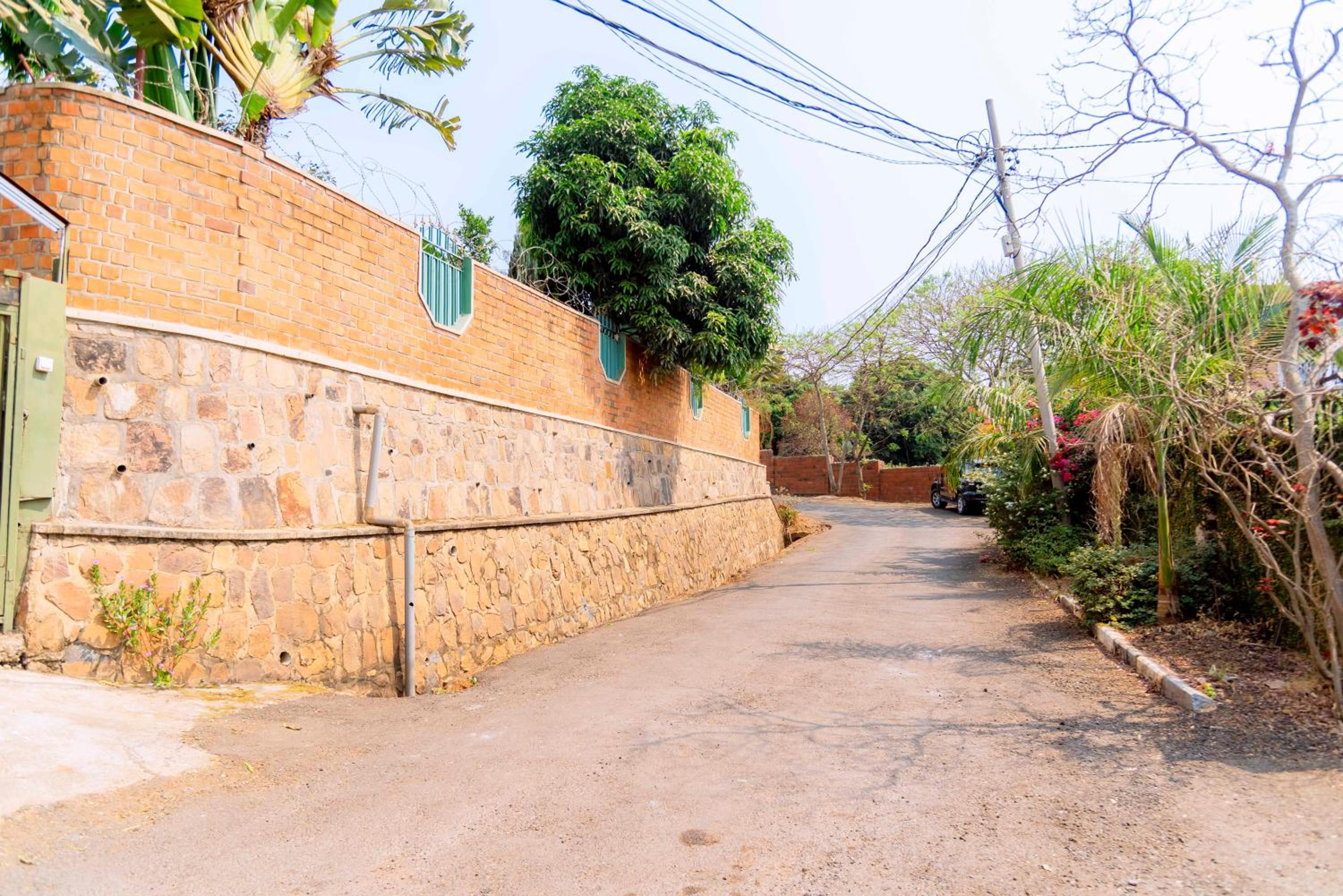 Cosy nature flat at the center of Kigali view 4
