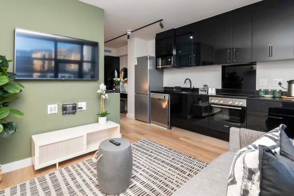 Stylish Studio in The Tokyo Rooftop Pool & Braai view 2