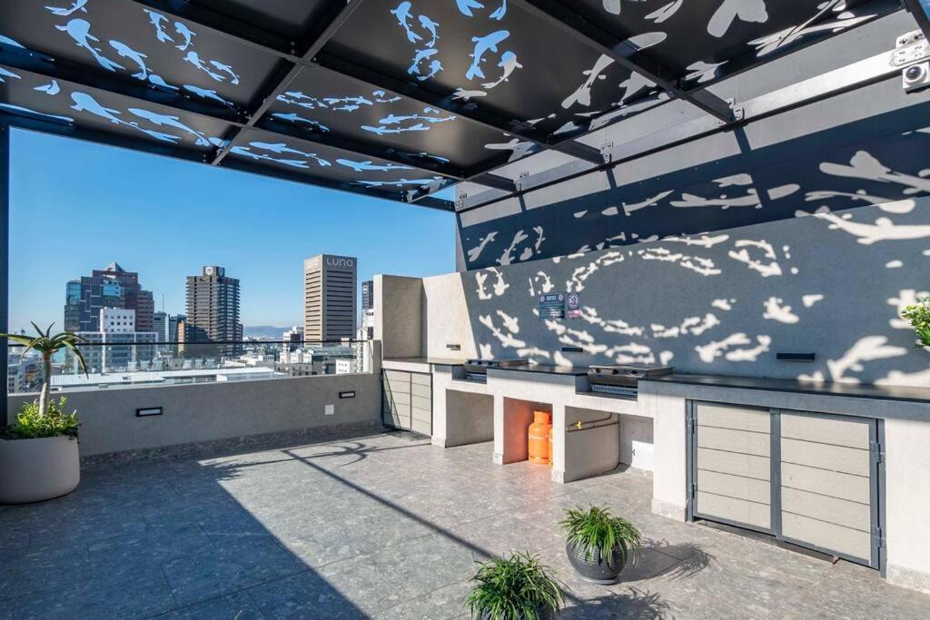 Stylish Studio in The Tokyo Rooftop Pool & Braai view 4