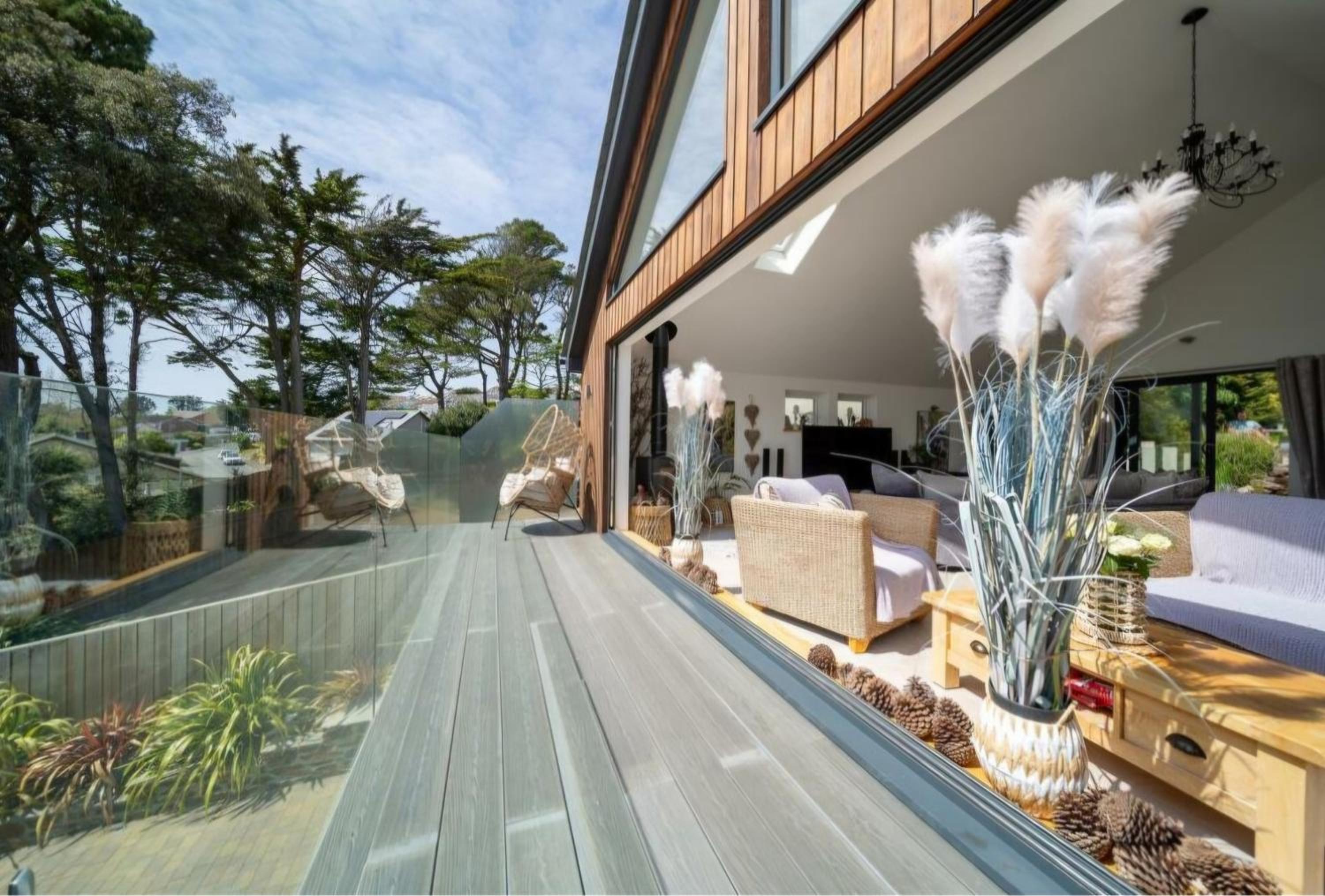 Cornwall Sunray Palm Villa - Gannel river Views, close to Boating lake, Pentire & Fistral Beach, Newquay Centre, Private location view 2