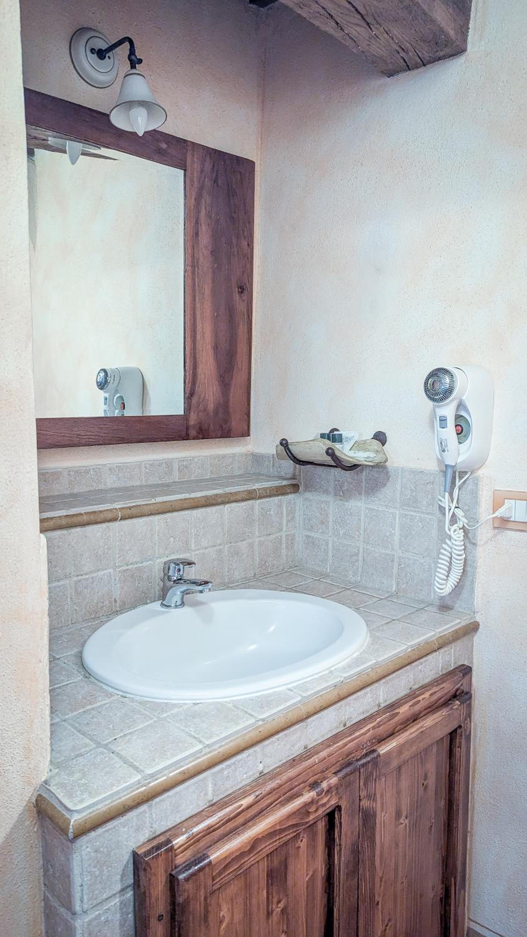 Pienzalettings Suites en Pienza — bathroom