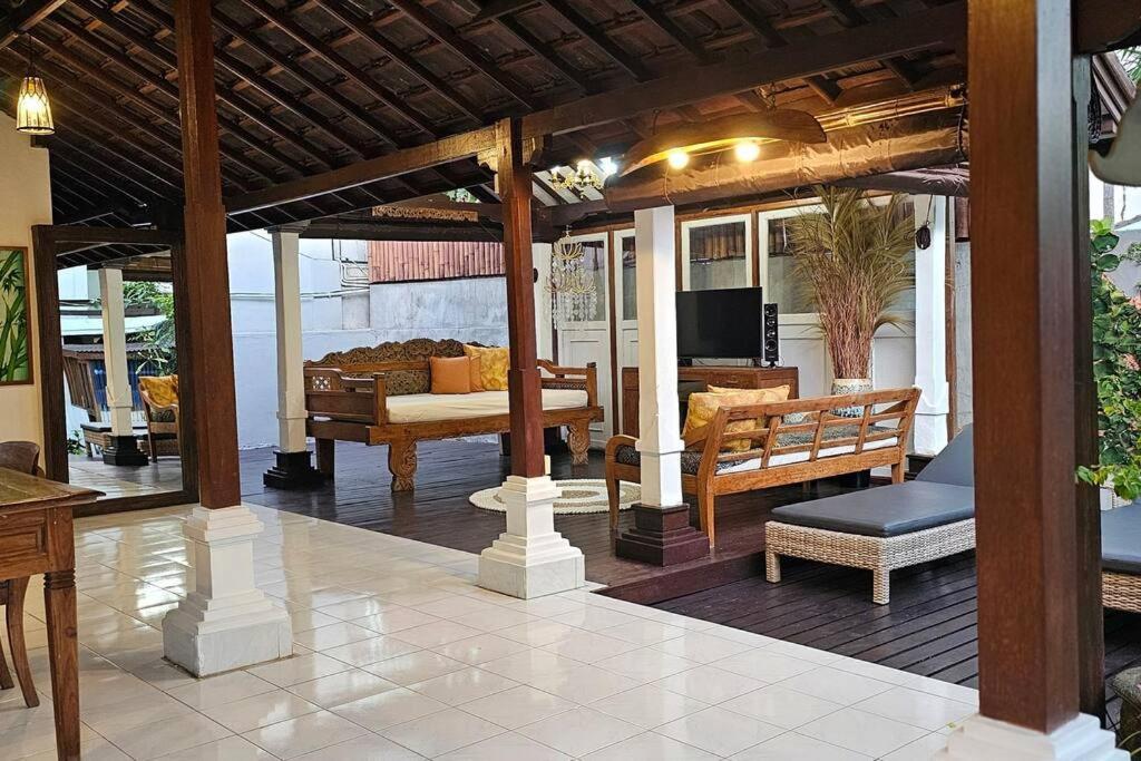 charming balinese Shanty house