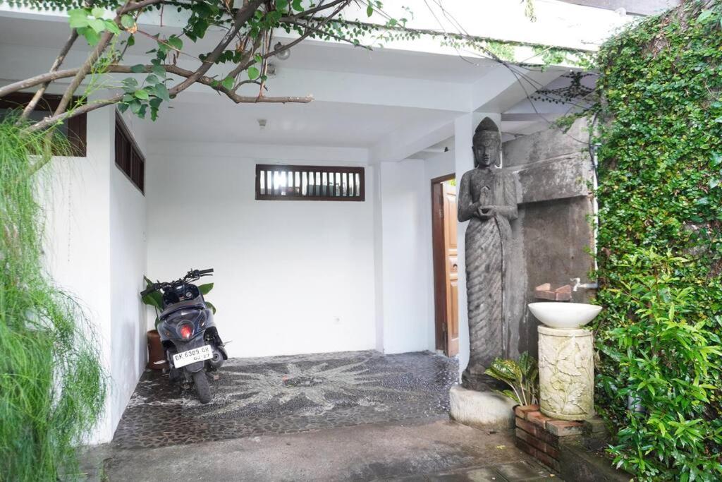 charming balinese Shanty house