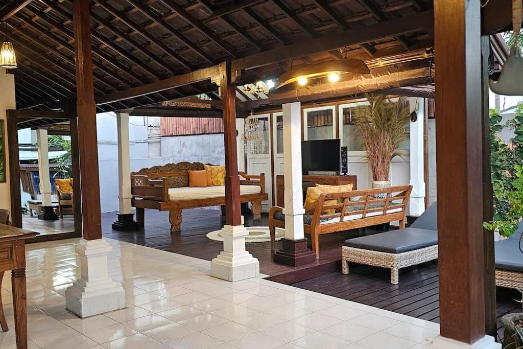 charming balinese Shanty house