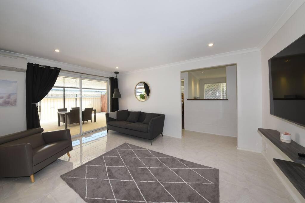 Cheerful 4-bedroom with Spa!