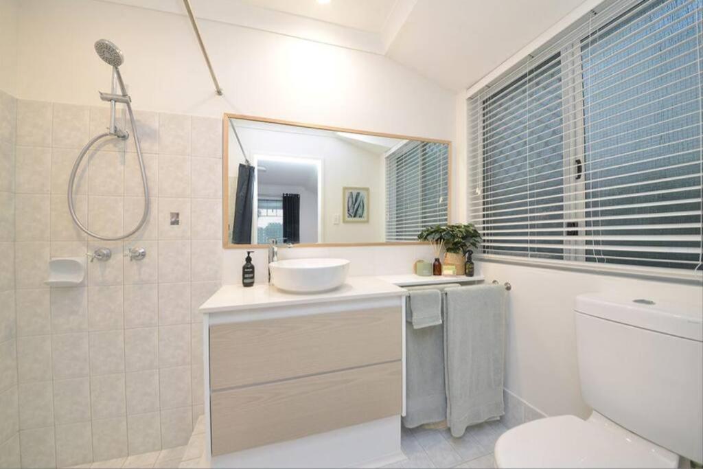 Cheerful 4-bedroom with Spa!