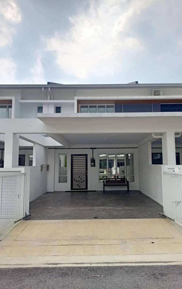 Hazzar Homestay Sendayan photo 2