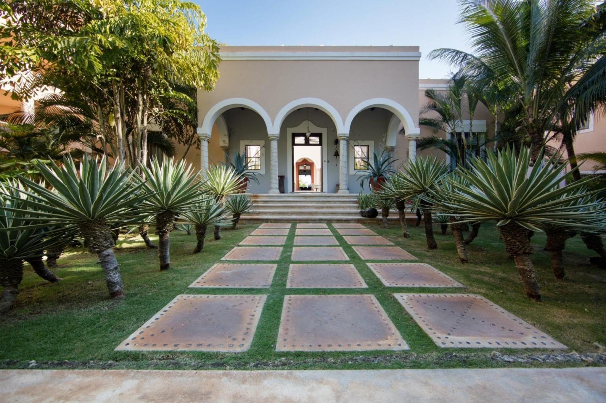 Beautiful hacienda del Mar