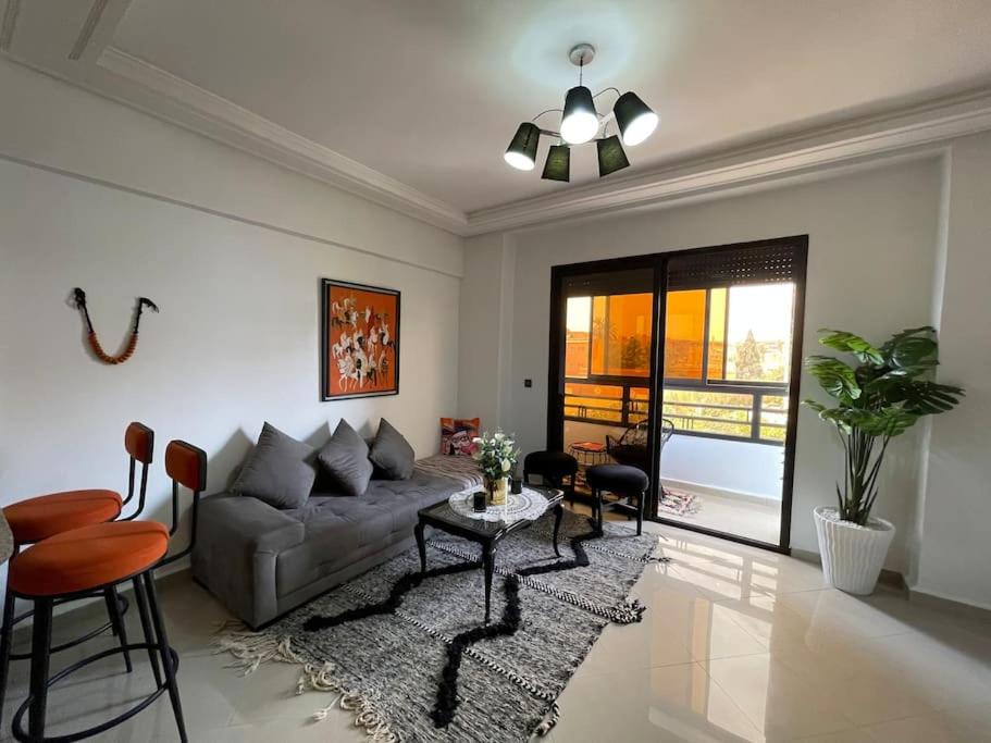 Perfect Downtown Apartment with Balcony view 2