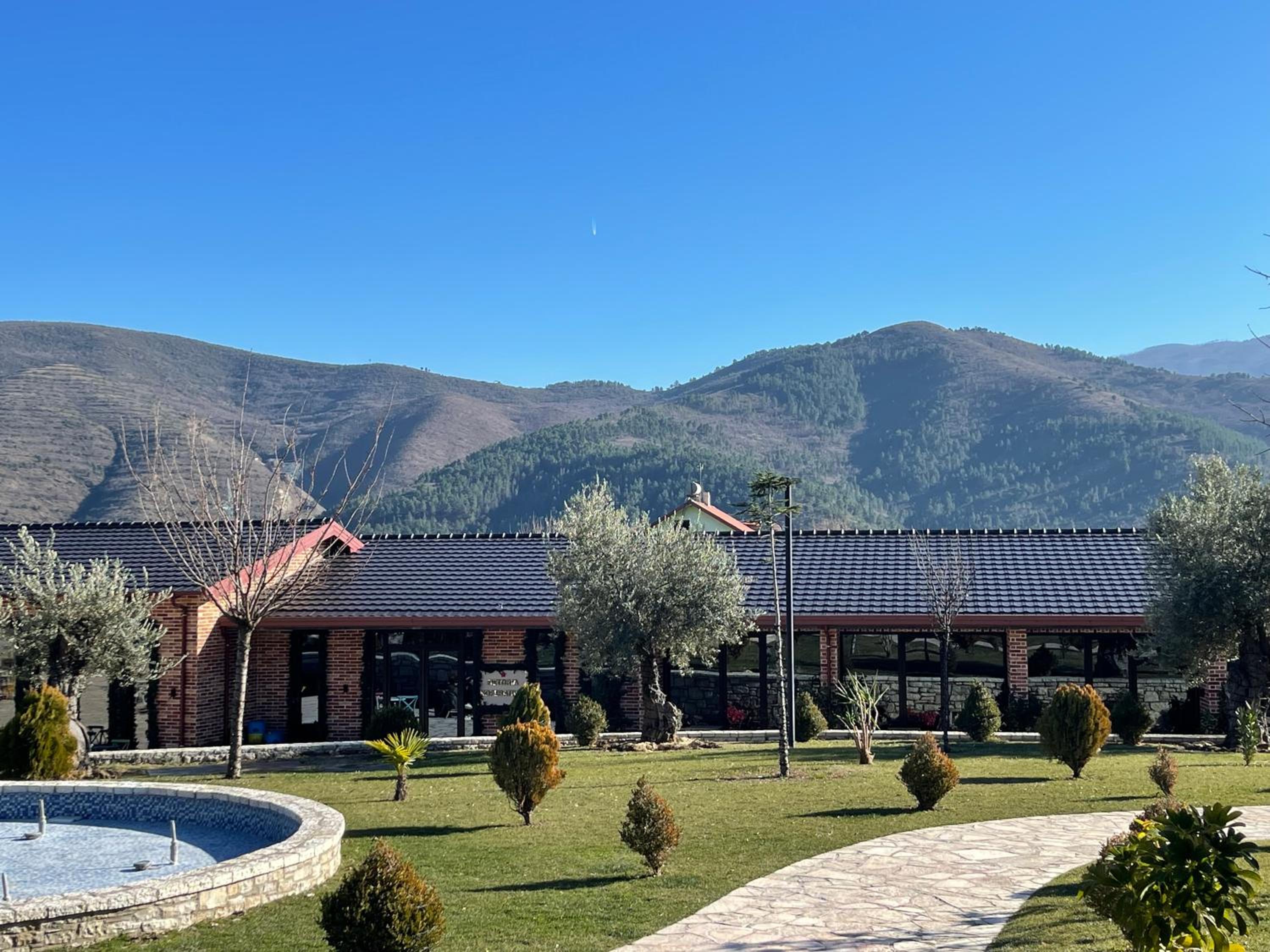 Hotel Rozafa Fish City Hotel - Image 1