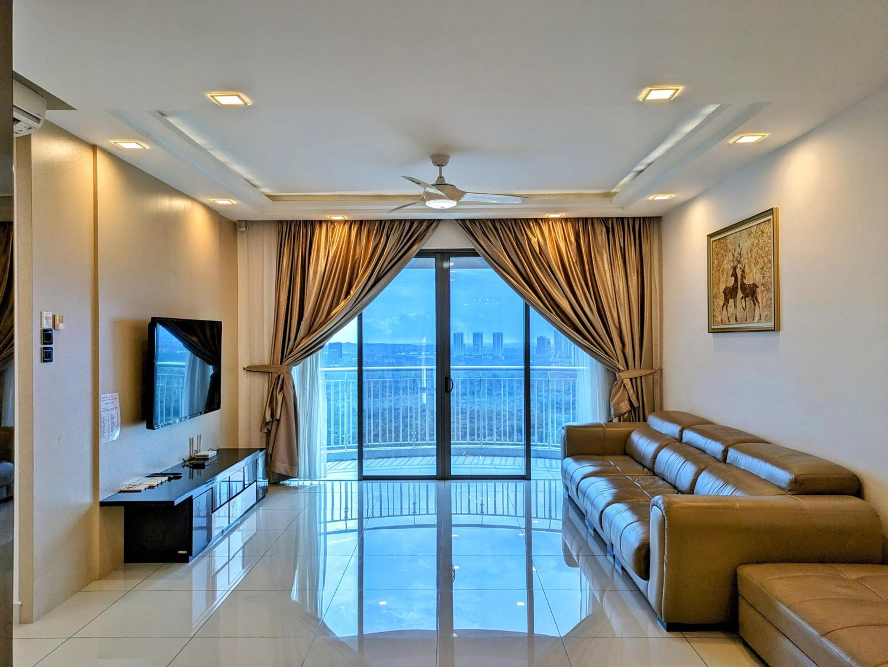 Teega's Luxurious Family Oasis near Legoland photo 2
