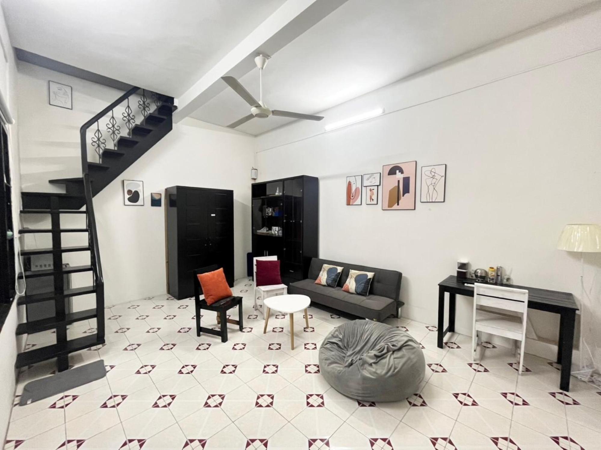 2-Floor Duplex apartment near Train Street - Quiet Local alley
