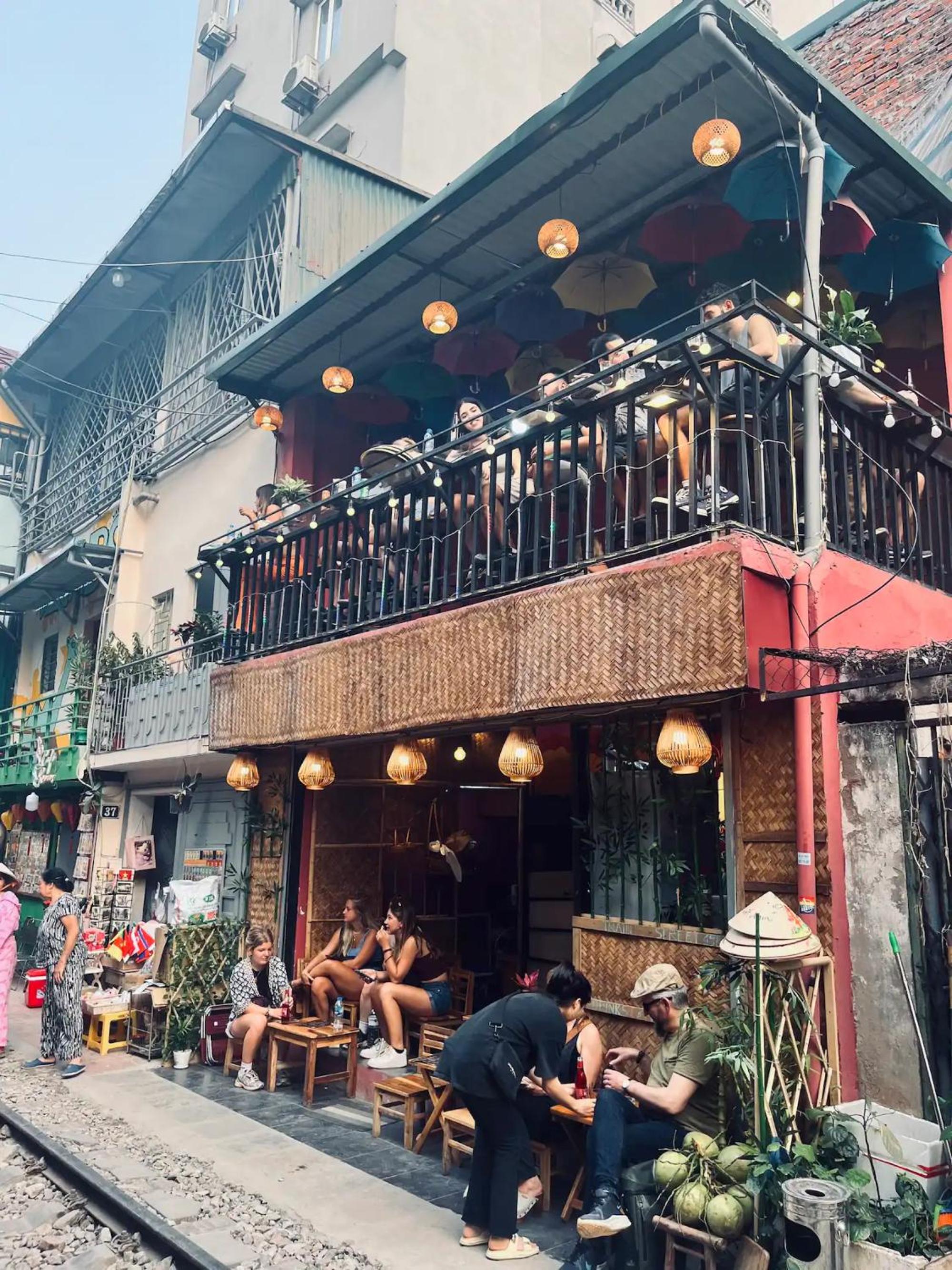 2-Floor Duplex apartment near Train Street - Quiet Local alley