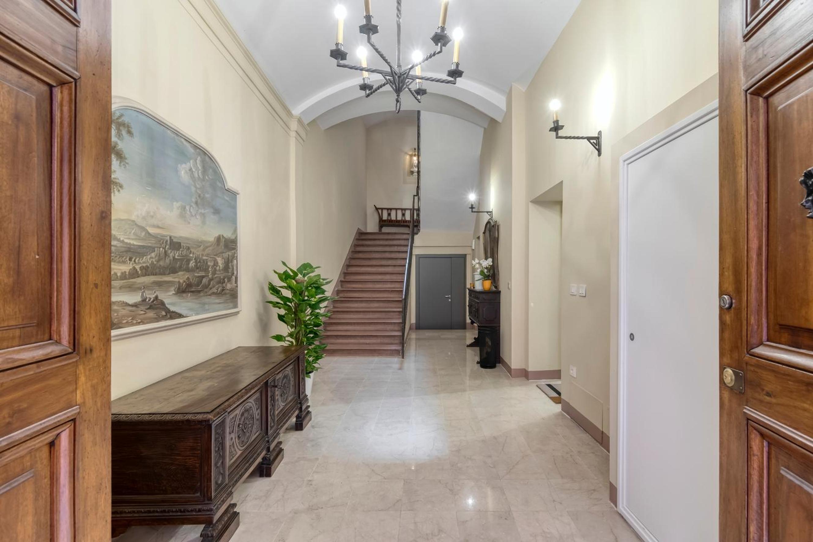 Carbonara Palace 3 - Luxury Comfort under Medieval Towers view 3