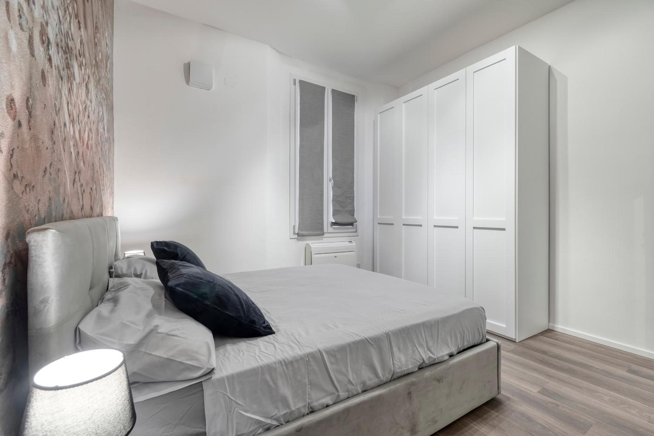 Carbonara Palace 3 - Luxury Comfort under Medieval Towers view 4