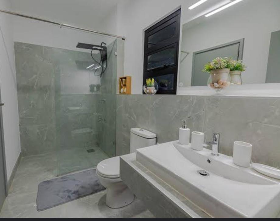 Stylish Newly Built Modern 2-Bedroom Apartment , 25 minutes from Westlands, 35 Minutes To United Nations Gigiri, Fully Furnished at Tilisi Developments- Na view 4