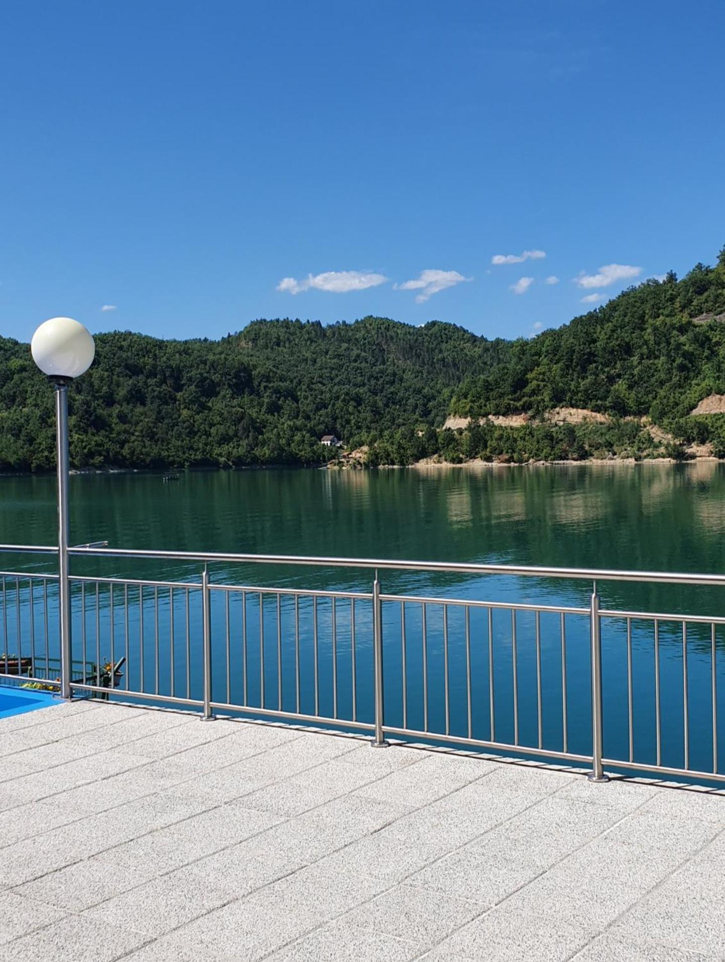 AB Apartmani Radešine
