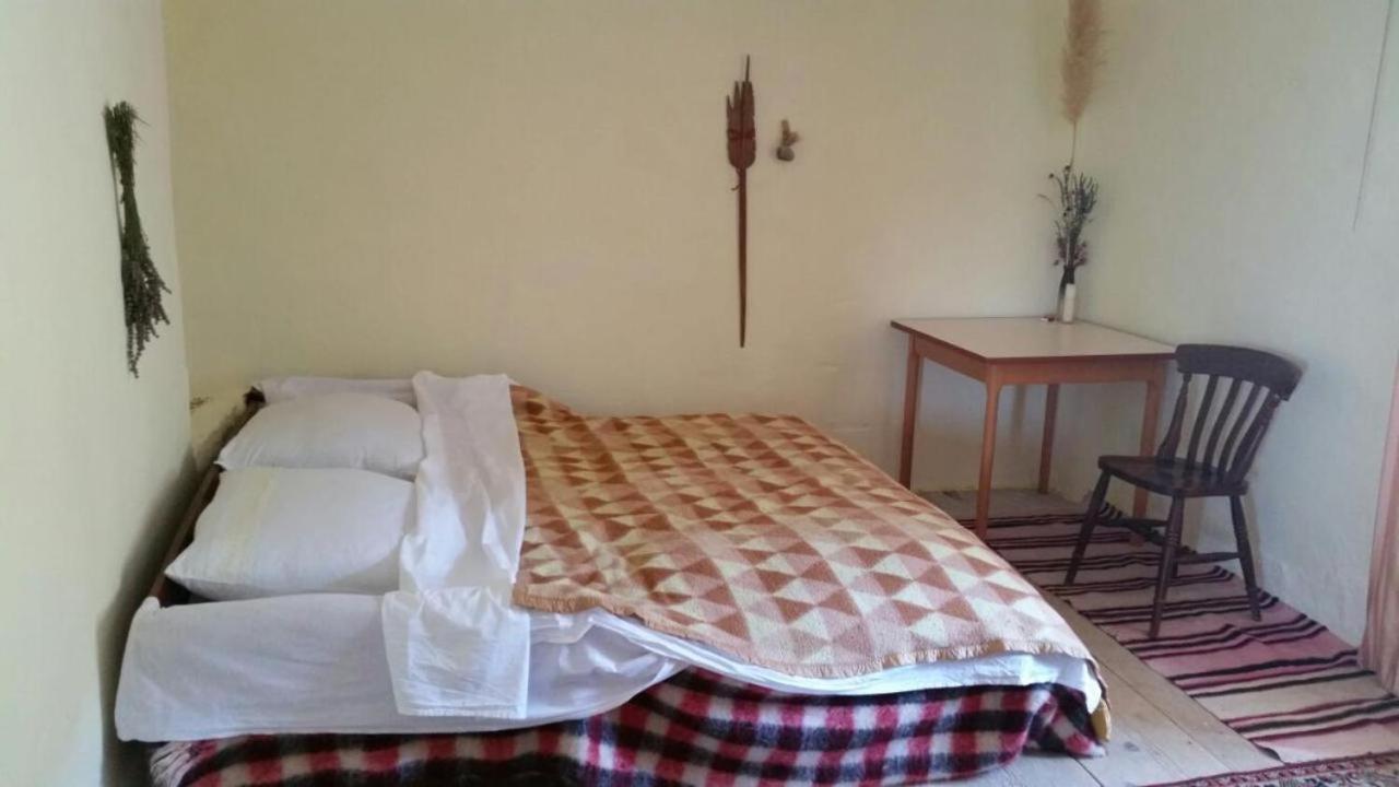 Bedroom for 3, in old Dalmatian house, under mountain, 14 km to NP Krka, 35 mins drive to Sibenik beach