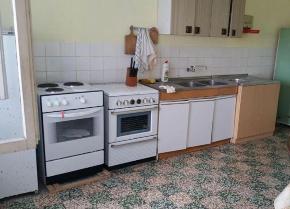Bedroom for 3, in old Dalmatian house, under mountain, 14 km to NP Krka, 35 mins drive to Sibenik beach