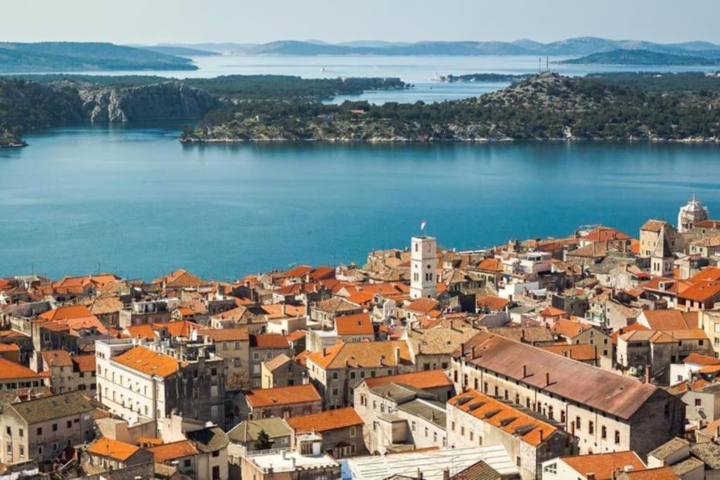 Bedroom for 3, in old Dalmatian house, under mountain, 14 km to NP Krka, 35 mins drive to Sibenik beach