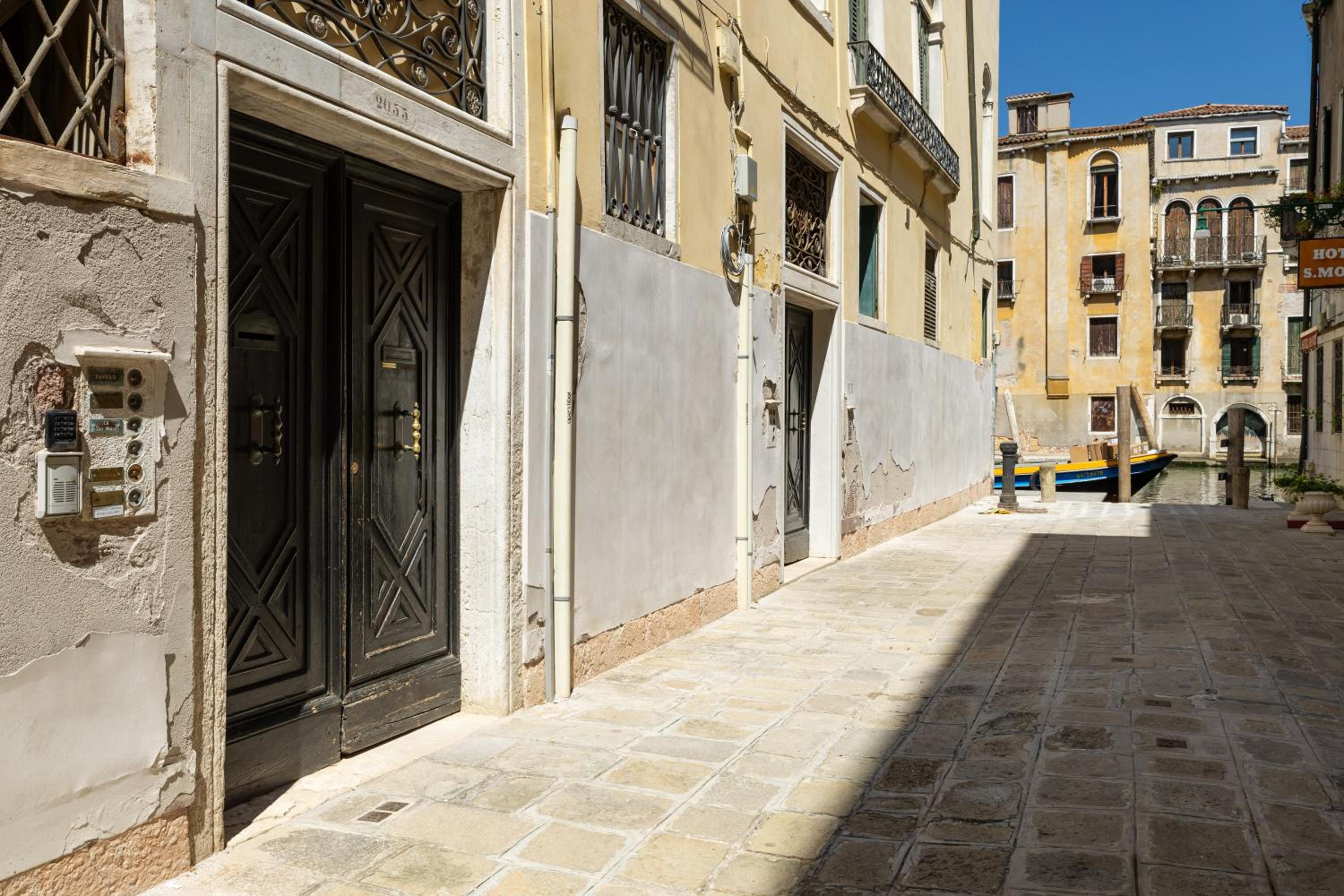 San Marco Canal View by Bricola Apartments