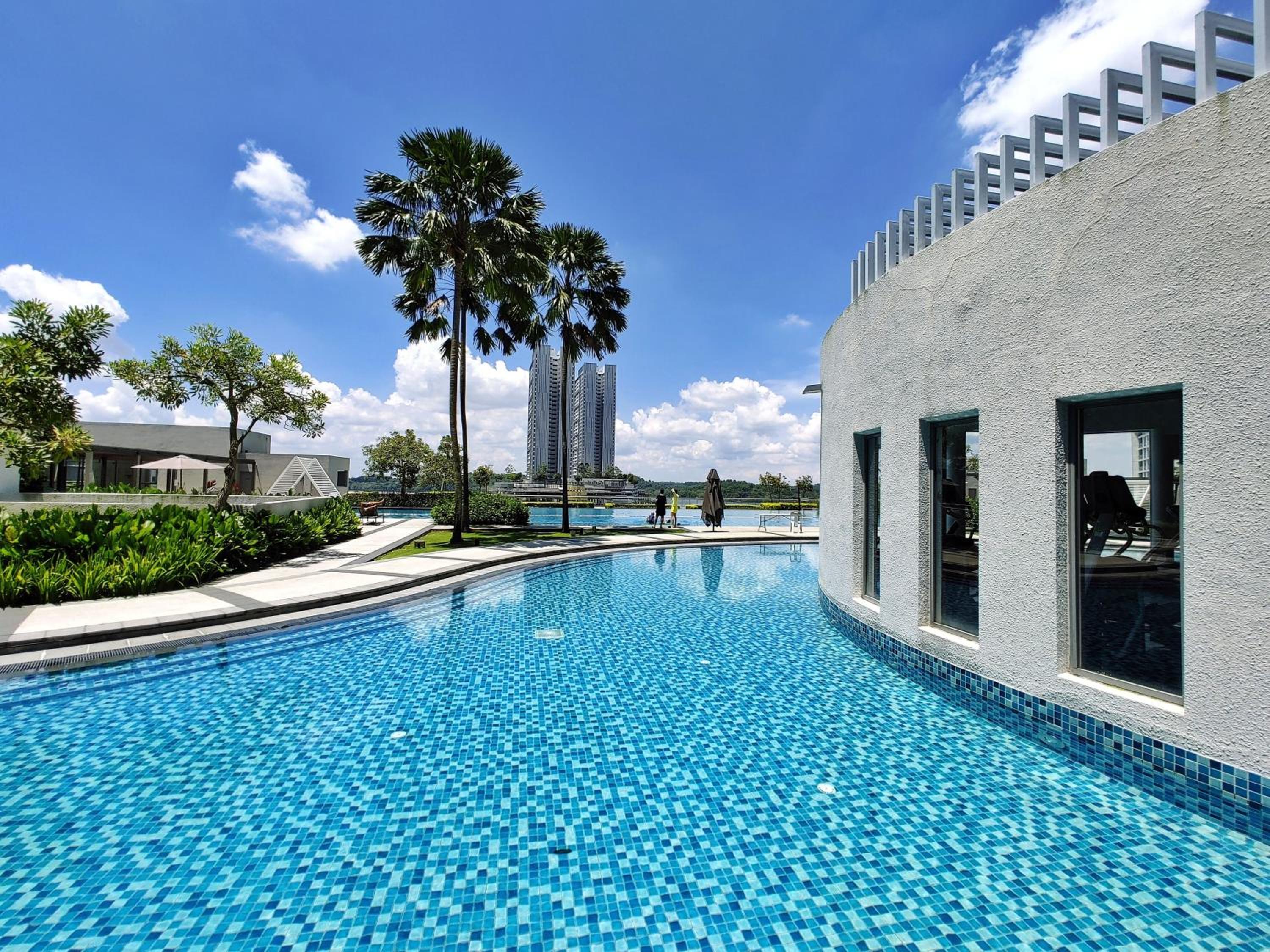 Teega's Luxurious Family Oasis near Legoland photo 1