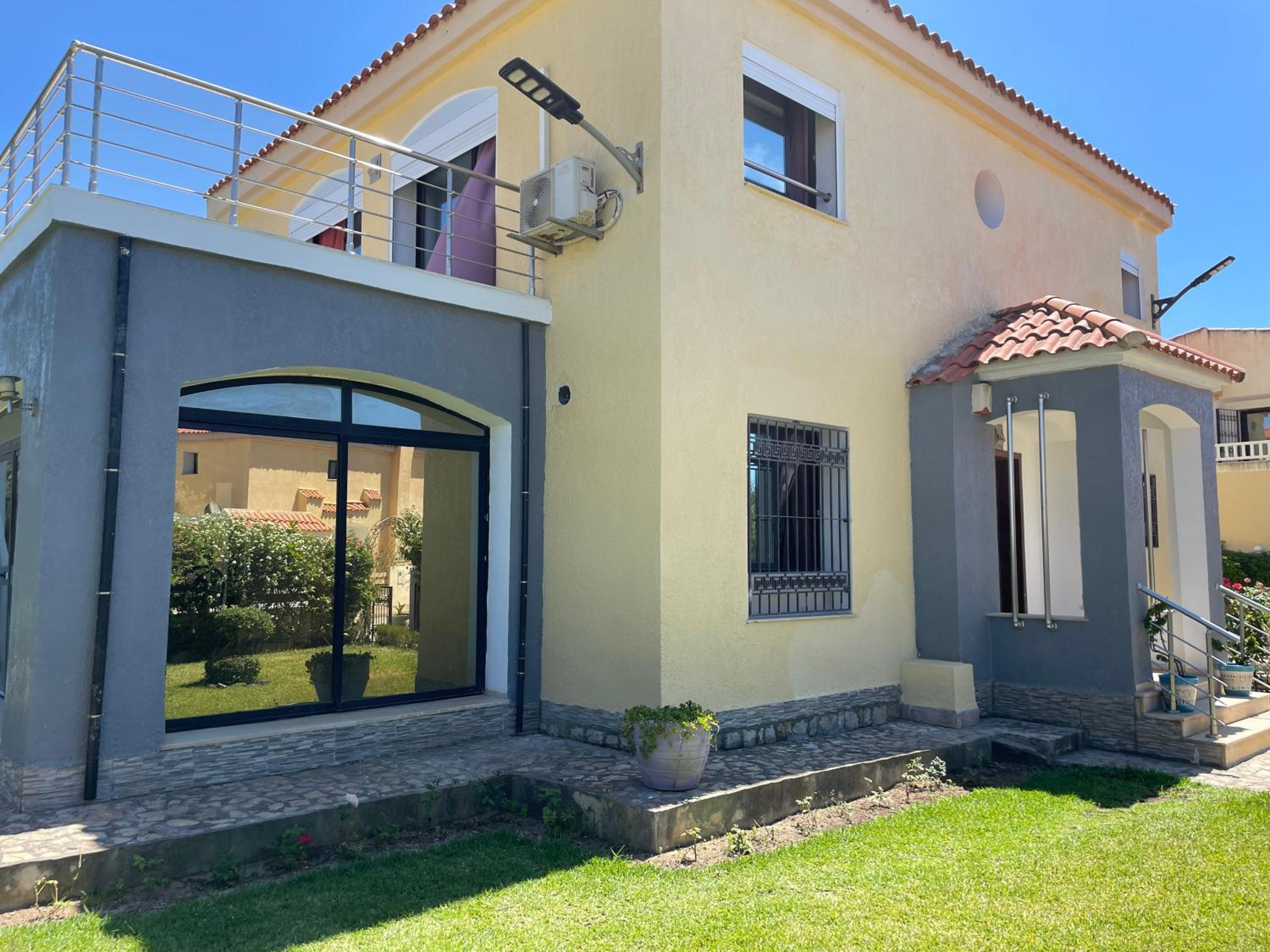 Villa de Luxe avec Vue sur Mer, Grand Jardin et Piscine Privée à Tabarka view 2