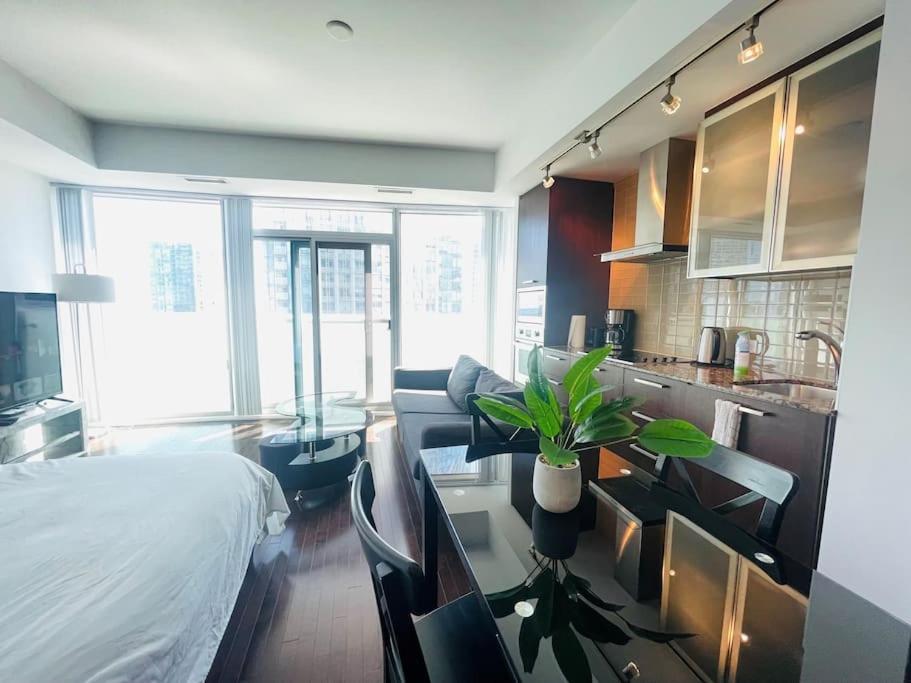 NewDowntown Condo by UnionStationScotiaArena