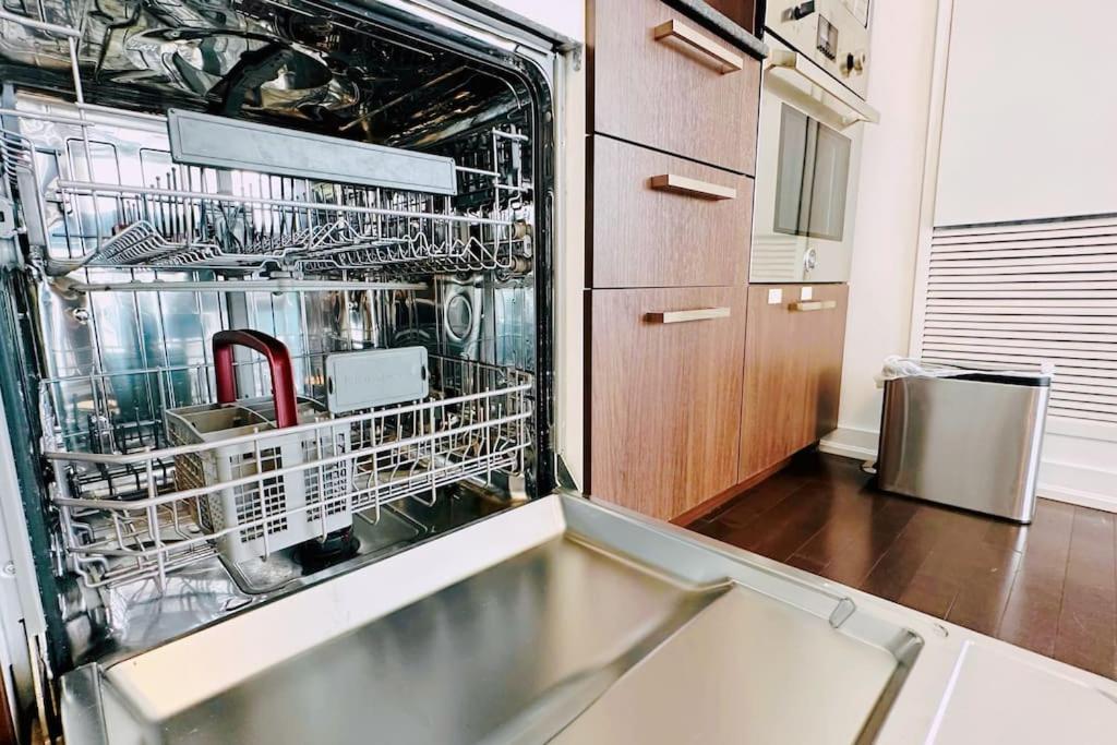 NewDowntown Condo by UnionStationScotiaArena