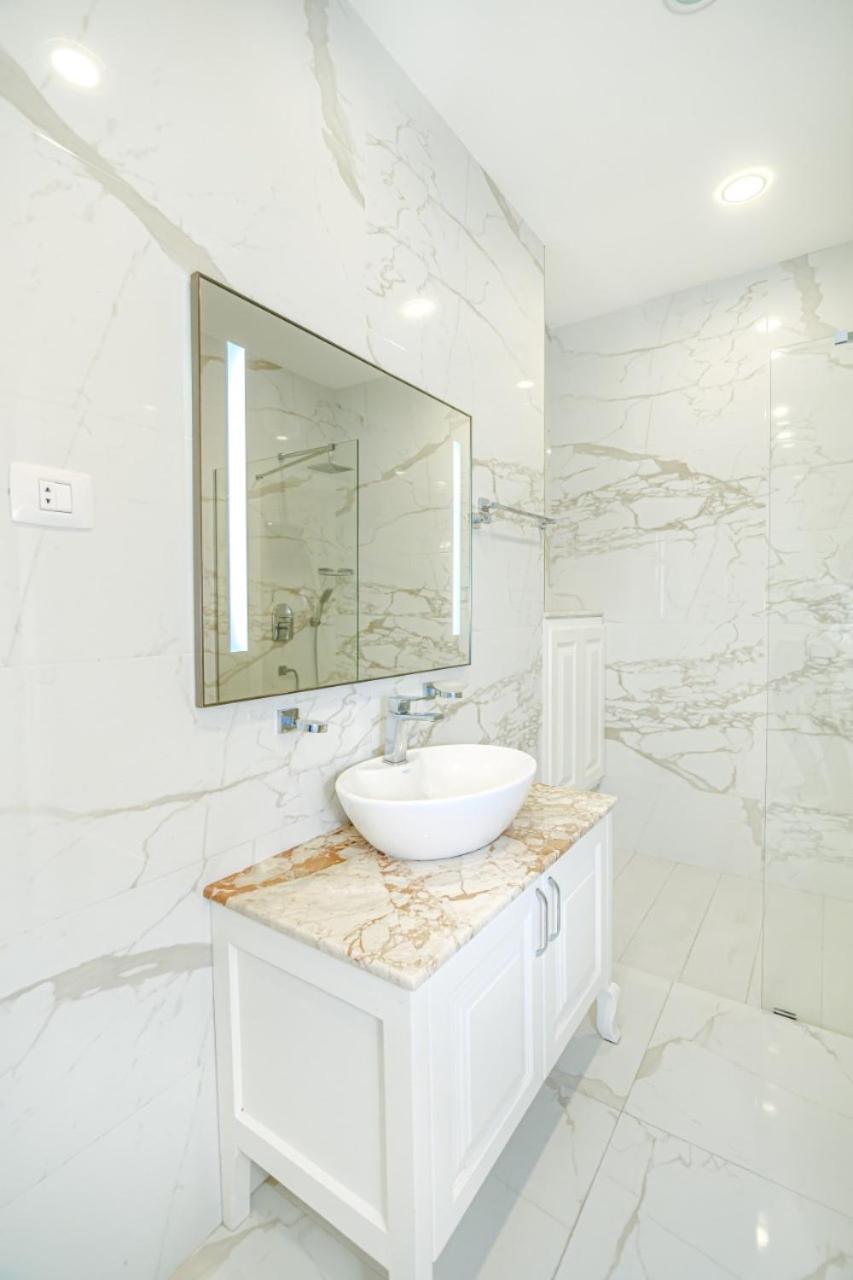 Luxary Apartment Hillton