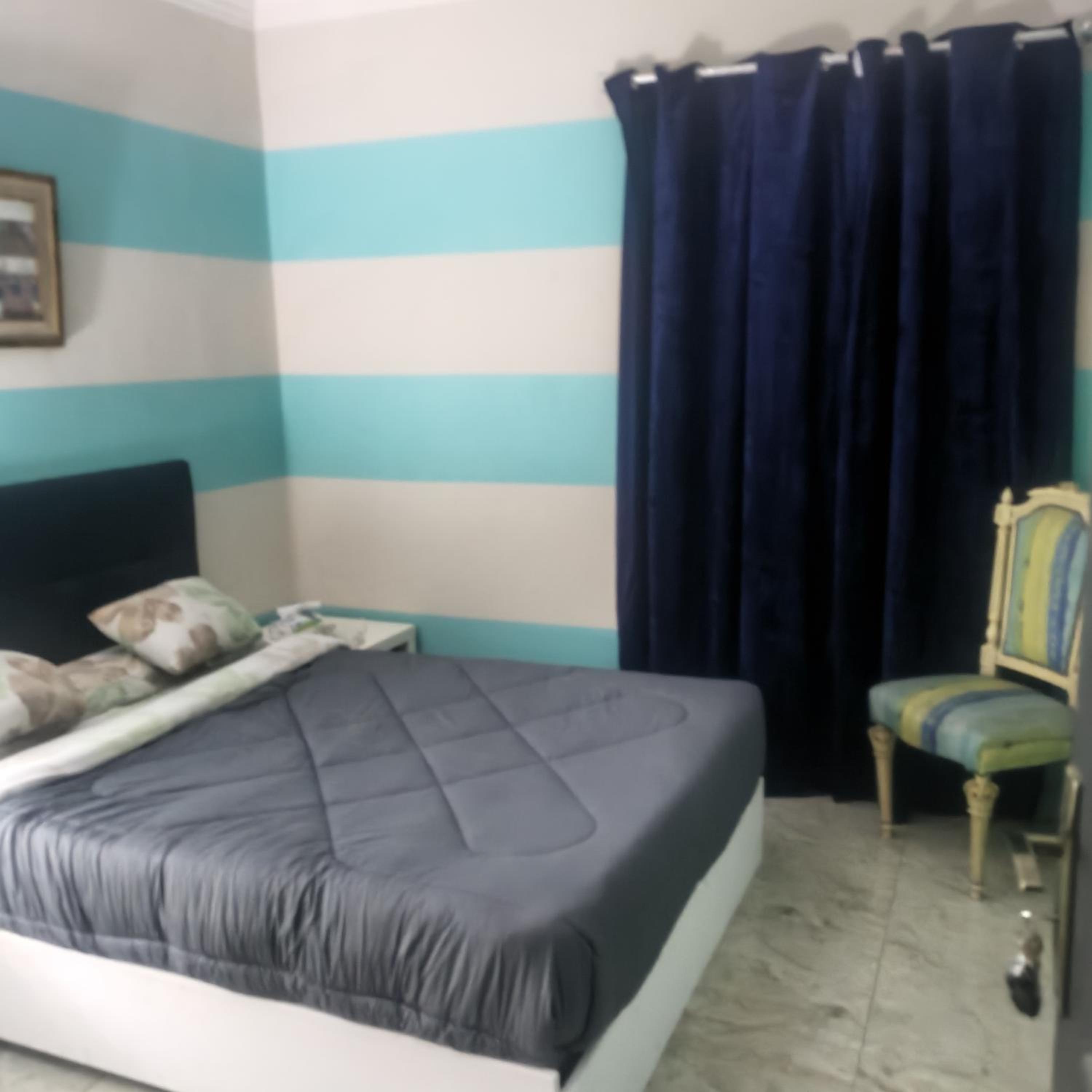 Cairo Gem budget room with AC and smart TV, 12minutes from the airport please only book through booking we can't offer booking outside the app, please cont