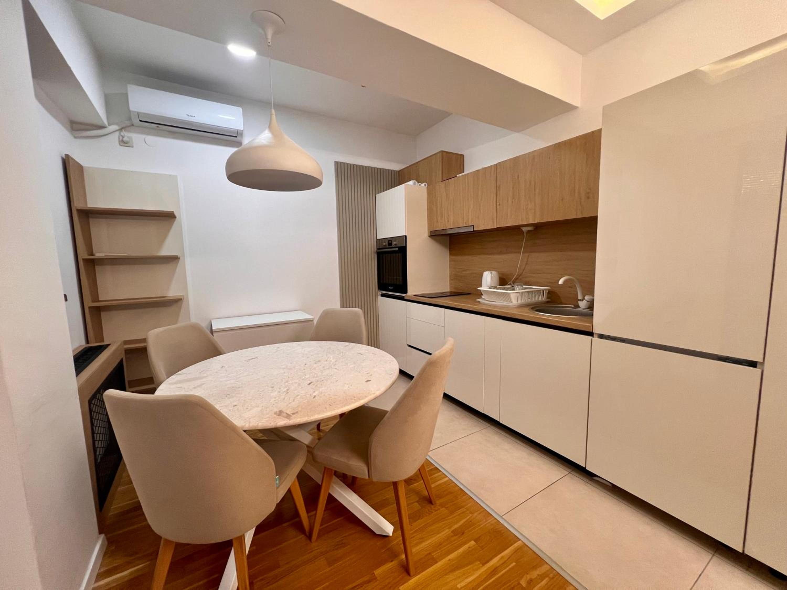 Gigi Apartment by eluxory view 5