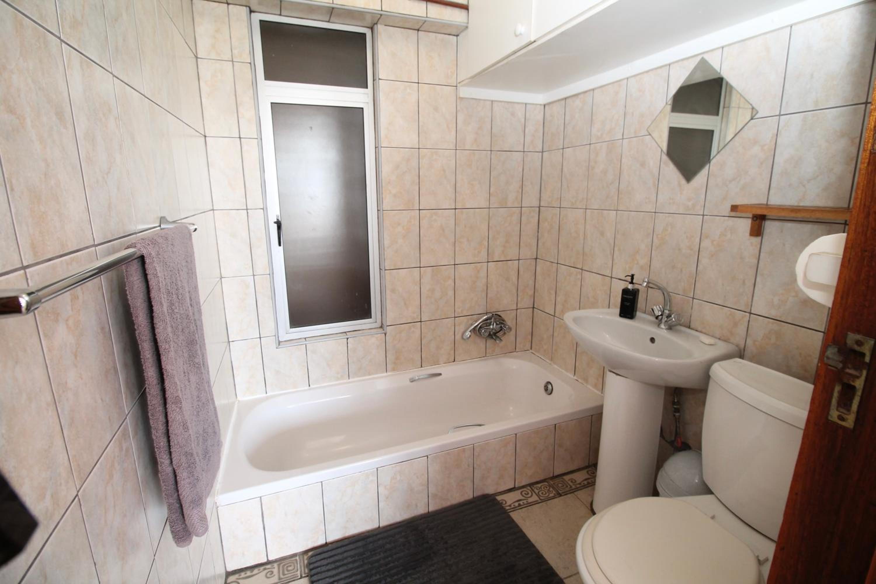 Uvongo Cabanas 1B view 2