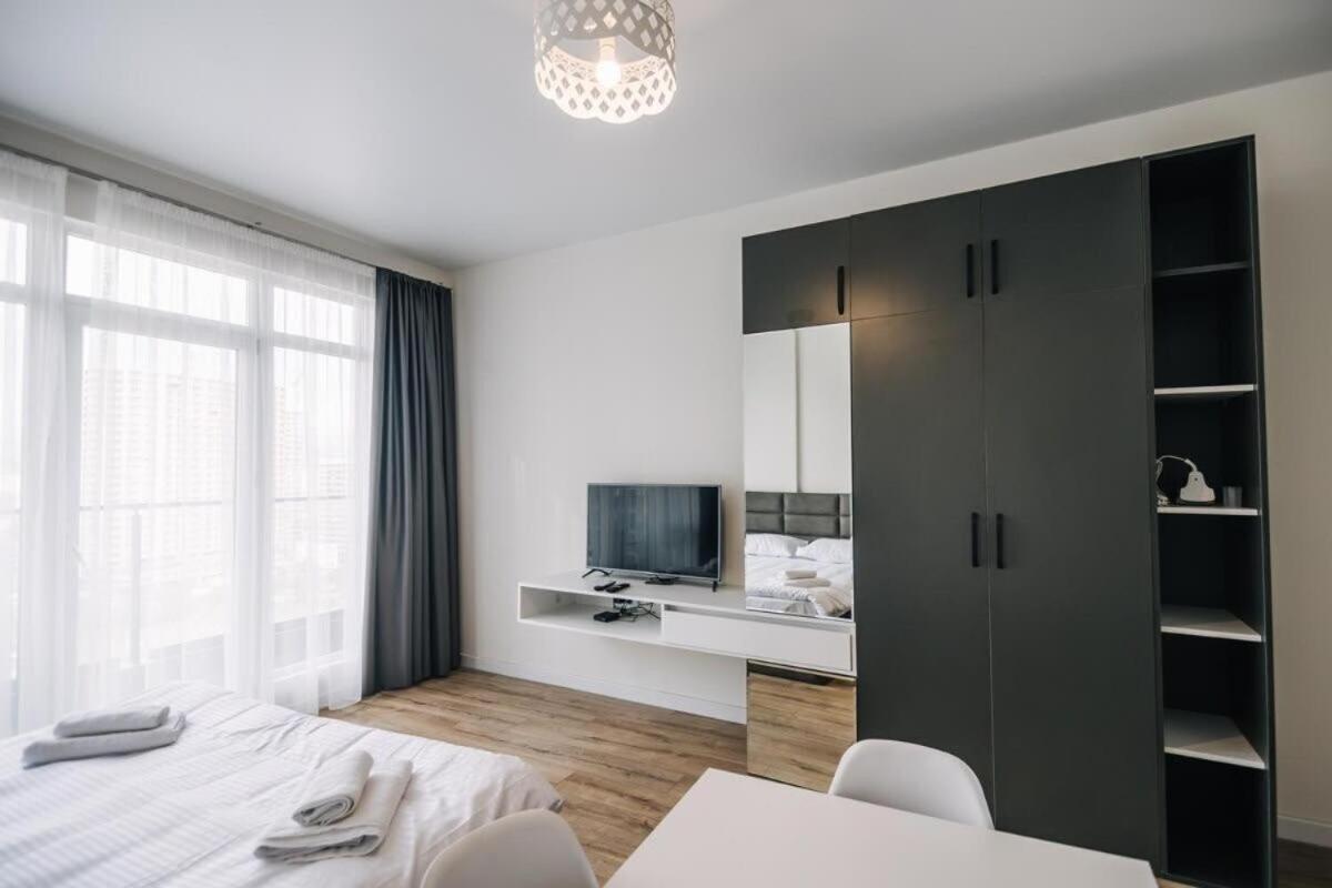 ROION Batumi Cozy Apartment With Pool A1409