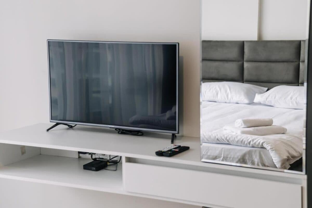 ROION Batumi Cozy Apartment With Pool A1409