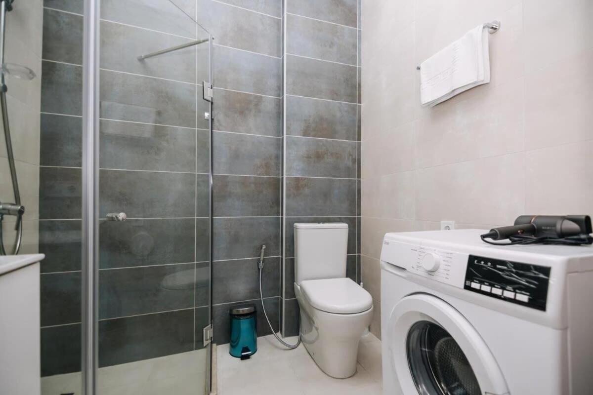 ROION Batumi Cozy Apartment With Pool A1409