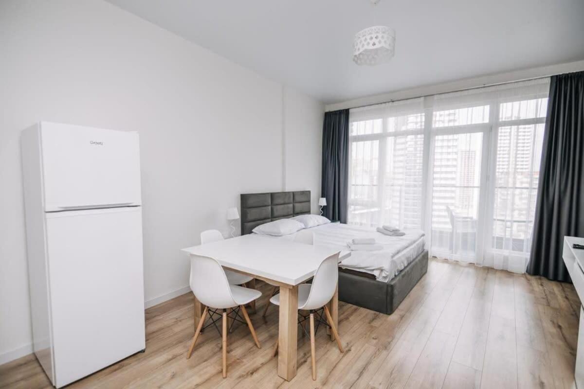 ROION Batumi Cozy Apartment With Pool A1409