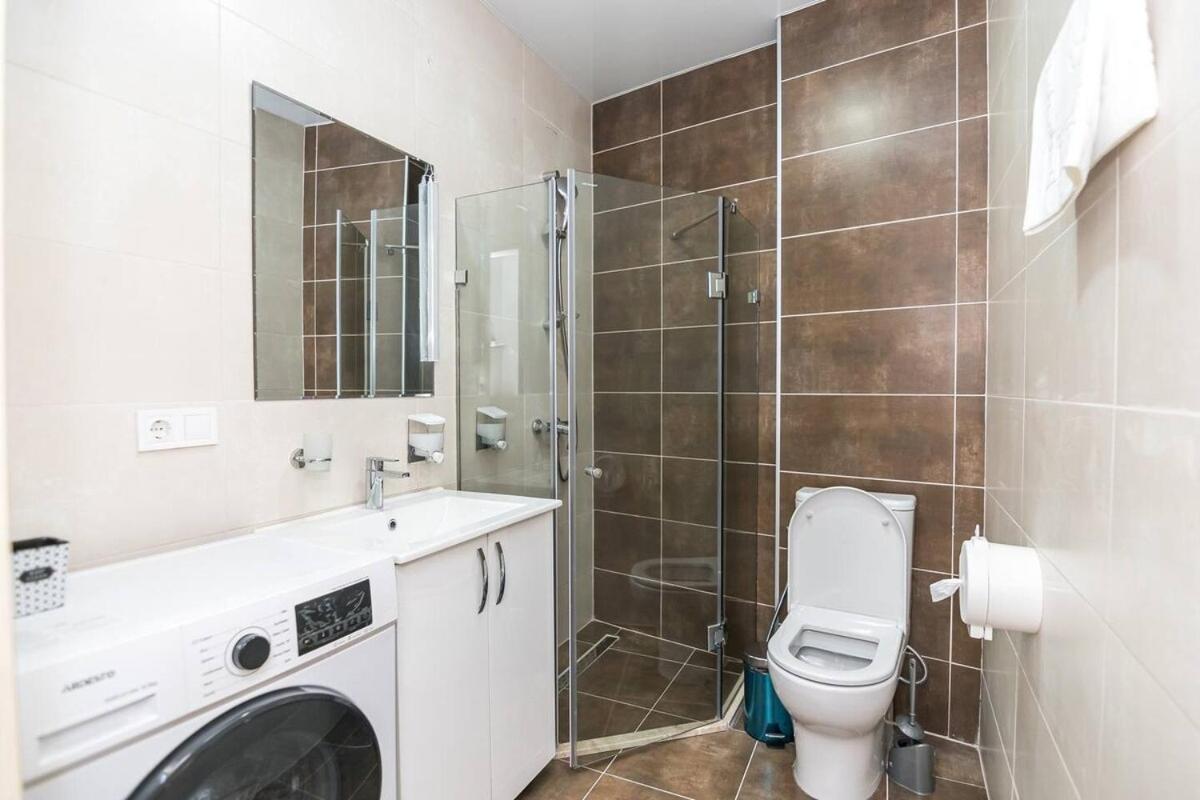 ROION Batumi Delightful studio E1013 with Pool view 3