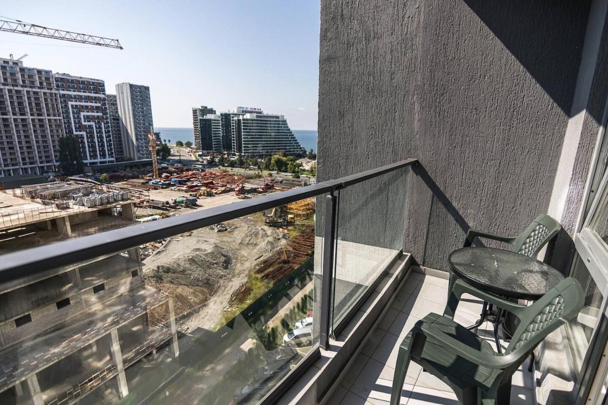 ROION Batumi Delightful studio E1013 with Pool view 5