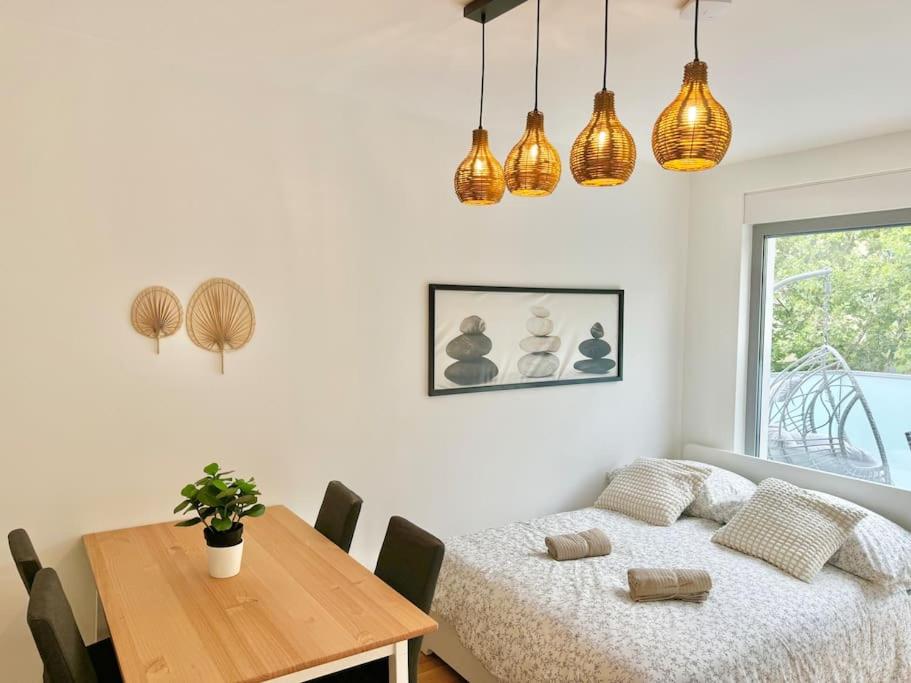 Rooftop Apartment with Balcony & Free Parking