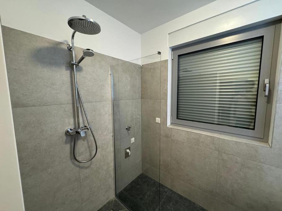 Rooftop Apartment with Balcony & Free Parking