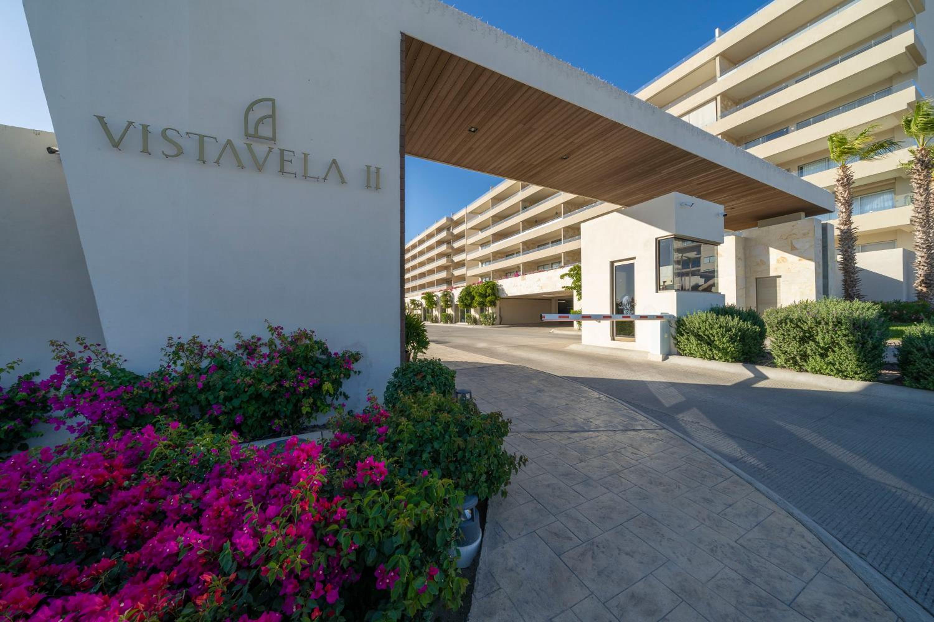 Hotel Luxury condo with pool, jacuzzi, and private terrace - Image 1