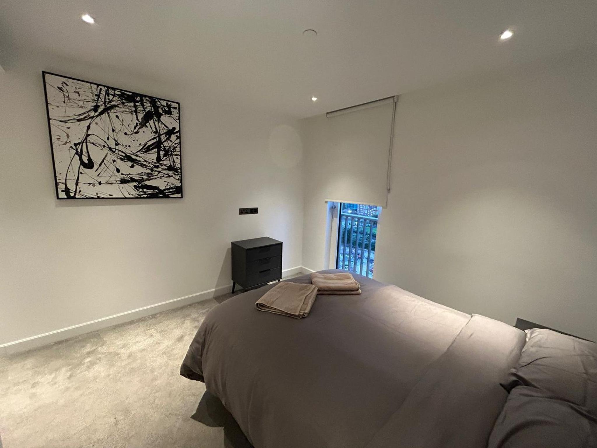 Luxury 2 Beds Apartment in White city