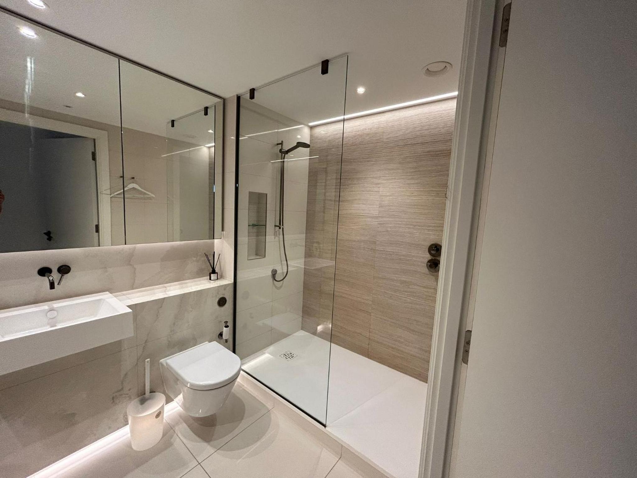 Luxury 2 Beds Apartment in White city