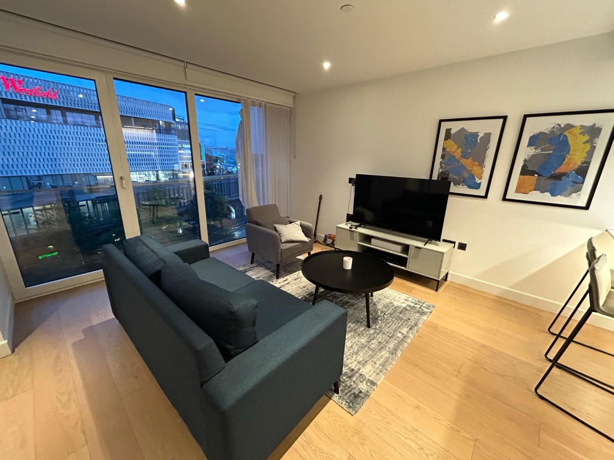 Luxury 2 Beds Apartment in White city