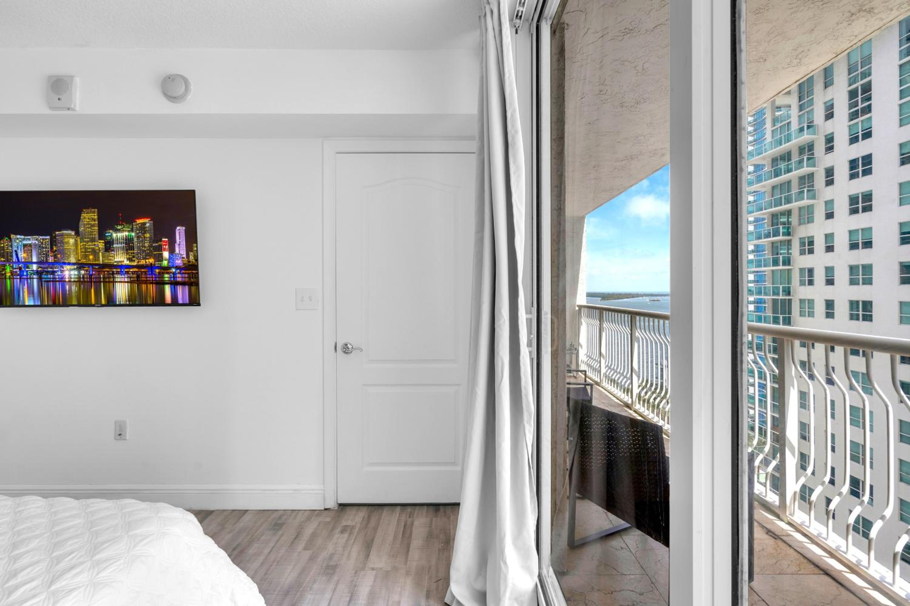 Skyline Views 2 BR Apartment