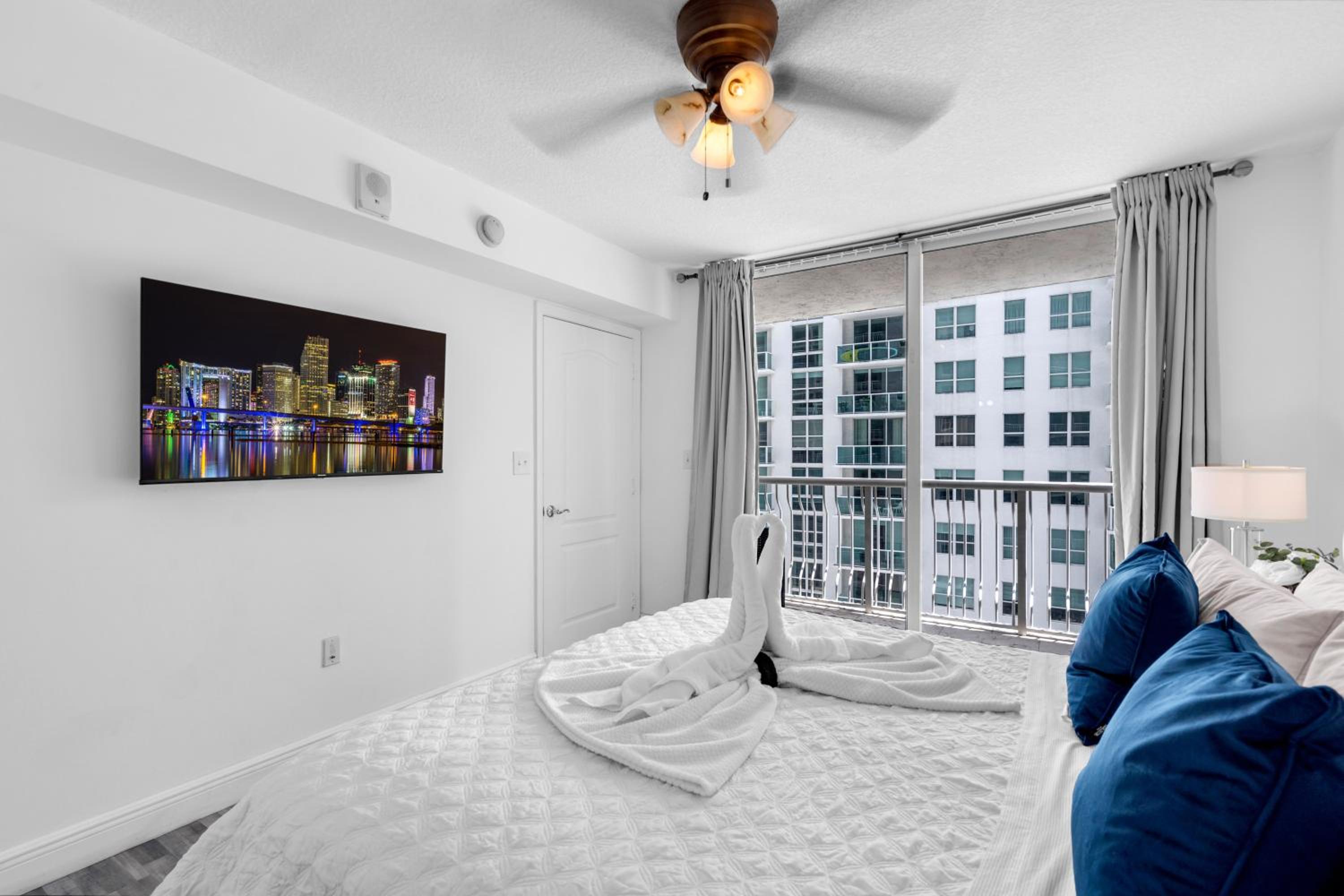 Skyline Views 2 BR Apartment