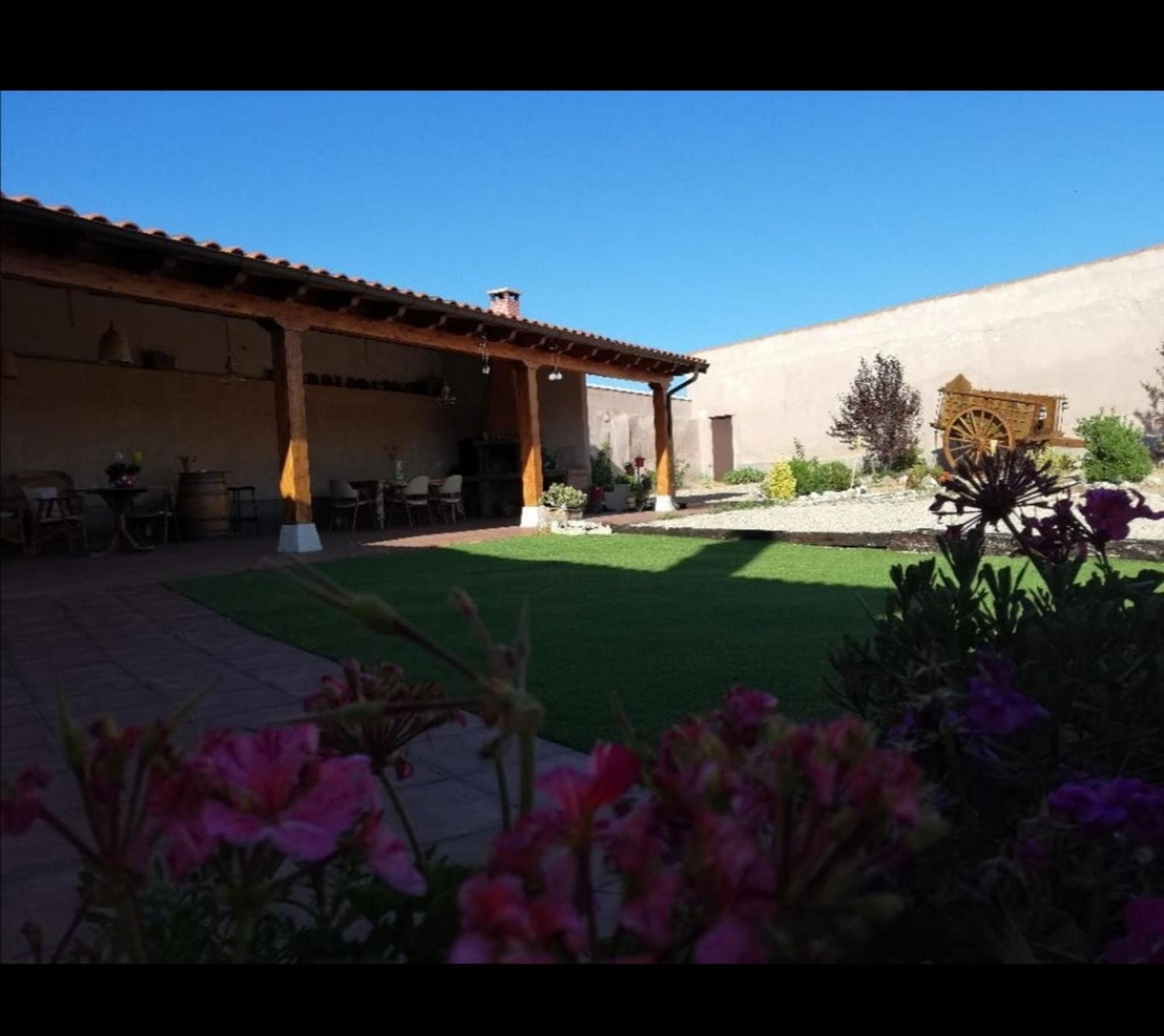 Family house in Peral de Arlanza with fenced garden